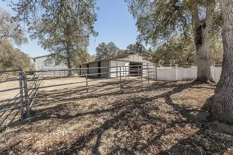 Exterior - 20100 Tollhouse Rd, Clovis, CA 93619 photo 19 of 27