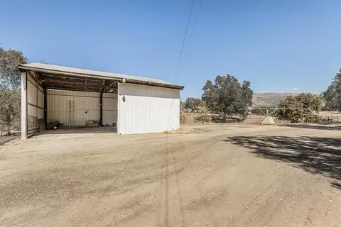 Exterior - 20100 Tollhouse Rd, Clovis, CA 93619 photo 24 of 27