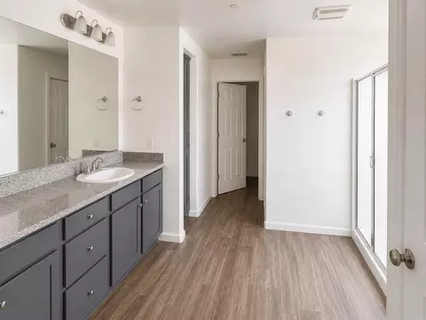 Entry Way - 6622 E Berkeley Ave, Fresno, CA 93727 photo 2 of 5