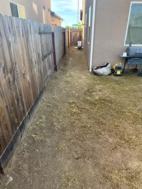 Exterior - 6622 E Berkeley Ave, Fresno, CA 93727 photo 4 of 5