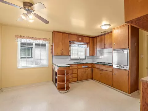 Kitchen - 2014 E Simpson Ave E, Fresno, CA 93703 photo 1 of 5