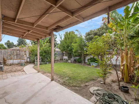 Exterior - 2014 E Simpson Ave E, Fresno, CA 93703 photo 9 of 11
