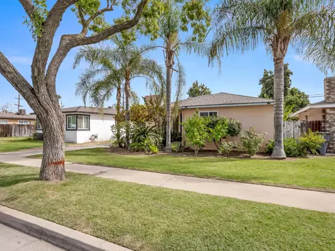 Exterior - 2014 E Simpson Ave E, Fresno, CA 93703 photo 3 of 11