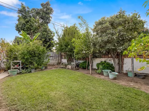 Exterior - 2014 E Simpson Ave E, Fresno, CA 93703 photo 10 of 11