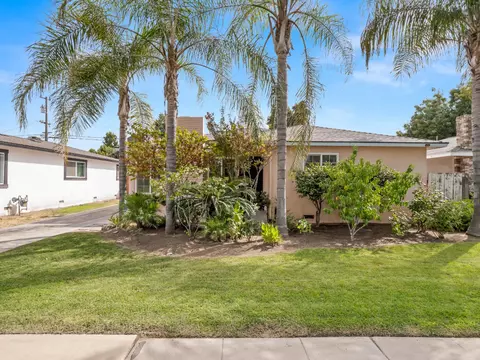 Exterior - 2014 E Simpson Ave E, Fresno, CA 93703 photo 4 of 11
