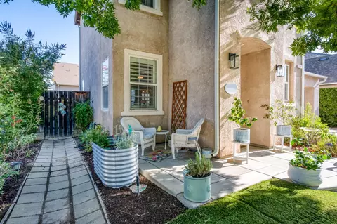 Exterior - 1687 Glen Oban Ln, Clovis, CA 93619 photo 3 of 10