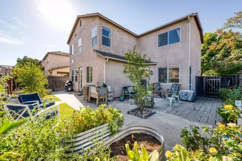 Exterior - 1687 Glen Oban Ln, Clovis, CA 93619 photo 9 of 10
