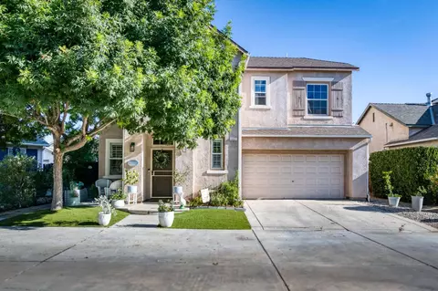 Exterior - 1687 Glen Oban Ln, Clovis, CA 93619 photo 2 of 10