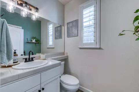 Bath - 1687 Glen Oban Ln, Clovis, CA 93619 photo 1 of 3