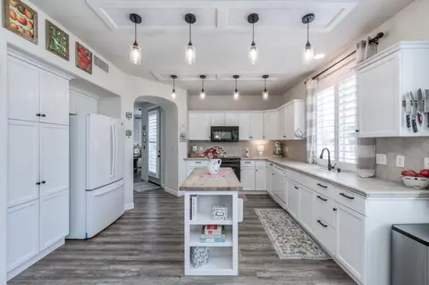 Kitchen - 1687 Glen Oban Ln, Clovis, CA 93619 photo 3 of 6