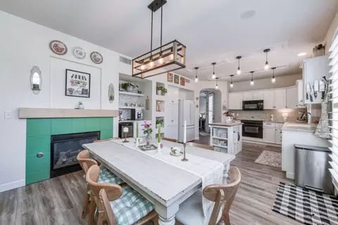 Kitchen - 1687 Glen Oban Ln, Clovis, CA 93619 photo 2 of 6
