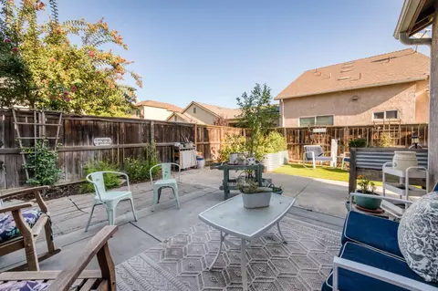 Exterior - 1687 Glen Oban Ln, Clovis, CA 93619 photo 4 of 10