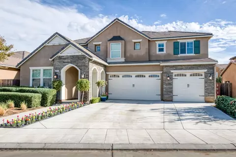 Exterior - 3912 Sussex Ave, Clovis, CA 93619 photo 2 of 13