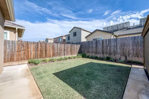 Exterior - 3912 Sussex Ave, Clovis, CA 93619 photo 10 of 13