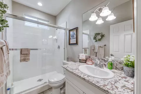 Bath - 3912 Sussex Ave, Clovis, CA 93619 photo 1 of 6