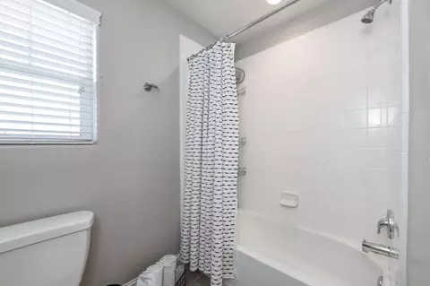Bath - 3912 Sussex Ave, Clovis, CA 93619 photo 5 of 6