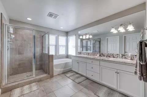 Bath - 3912 Sussex Ave, Clovis, CA 93619 photo 6 of 6