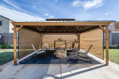 Exterior - 3912 Sussex Ave, Clovis, CA 93619 photo 9 of 13