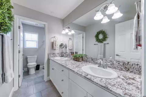 Bath - 3912 Sussex Ave, Clovis, CA 93619 photo 4 of 6