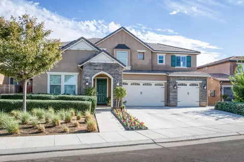 Exterior - 3912 Sussex Ave, Clovis, CA 93619 photo 3 of 13