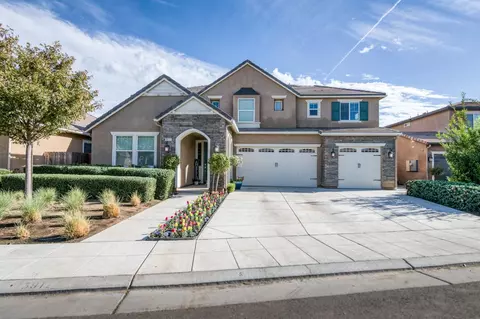 Exterior - 3912 Sussex Ave, Clovis, CA 93619 photo 4 of 13