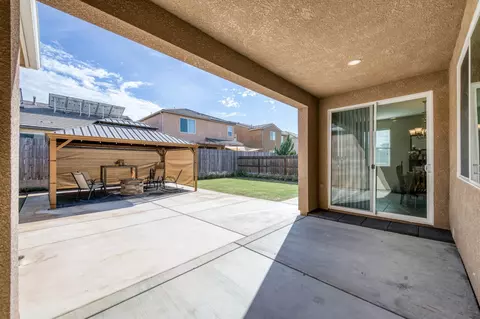 Exterior - 3912 Sussex Ave, Clovis, CA 93619 photo 6 of 13