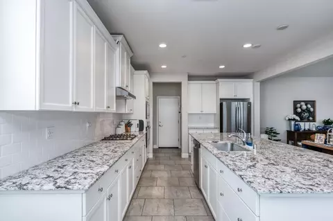 Kitchen - 3912 Sussex Ave, Clovis, CA 93619 photo 4 of 4