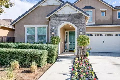 Exterior - 3912 Sussex Ave, Clovis, CA 93619 photo 5 of 13