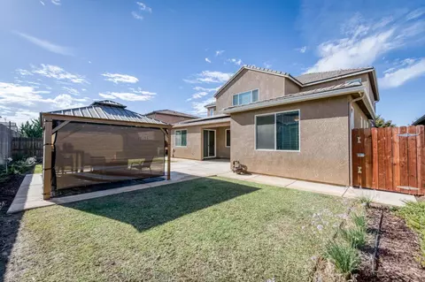 Exterior - 3912 Sussex Ave, Clovis, CA 93619 photo 11 of 13