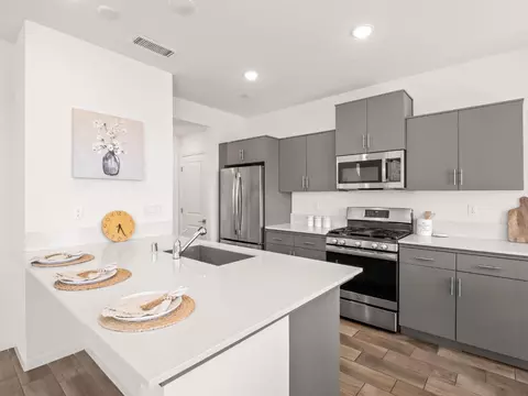 Kitchen - 1950 Kelly Ln, Clovis, CA 93611 photo 3 of 5