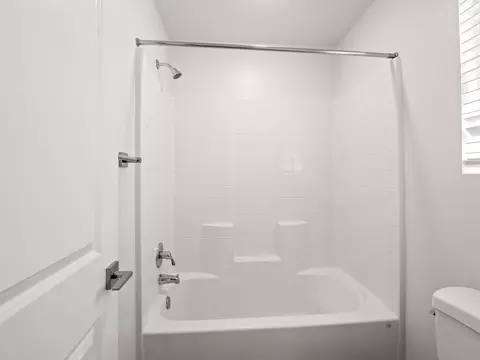 Bath - 1950 Kelly Ln, Clovis, CA 93611 photo 3 of 8