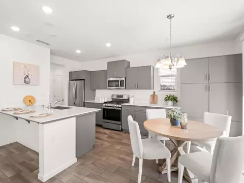 Kitchen - 1950 Kelly Ln, Clovis, CA 93611 photo 2 of 5