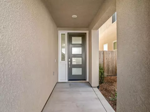 Entry Way - 1950 Kelly Ln, Clovis, CA 93611 photo 1 of 5