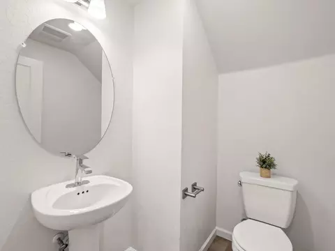 Bath - 1950 Kelly Ln, Clovis, CA 93611 photo 1 of 8