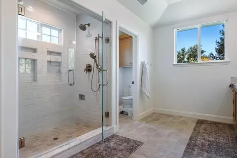 Bath - 5687 E Province Ave, Clovis, CA 93619 photo 6 of 11