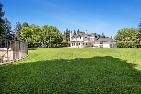 Exterior - 5687 E Province Ave, Clovis, CA 93619 photo 5 of 18