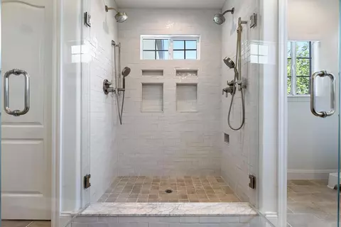 Bath - 5687 E Province Ave, Clovis, CA 93619 photo 5 of 11