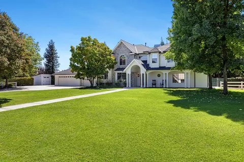 Exterior - 5687 E Province Ave, Clovis, CA 93619 photo 4 of 18