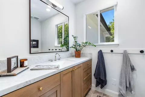 Bath - 5687 E Province Ave, Clovis, CA 93619 photo 9 of 11