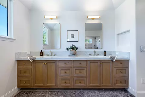 Bath - 5687 E Province Ave, Clovis, CA 93619 photo 8 of 11