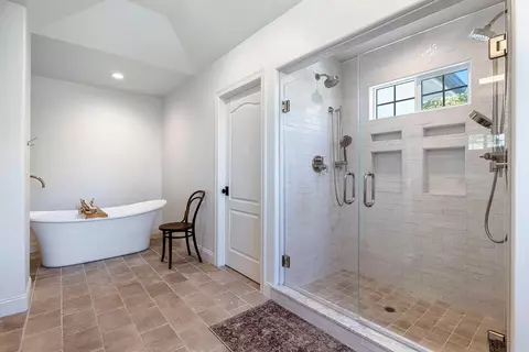Bath - 5687 E Province Ave, Clovis, CA 93619 photo 4 of 11