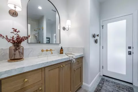 Bath - 5687 E Province Ave, Clovis, CA 93619 photo 1 of 11