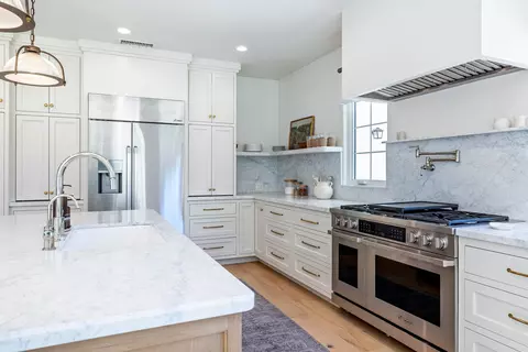 Kitchen - 5687 E Province Ave, Clovis, CA 93619 photo 6 of 7