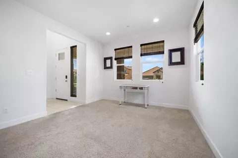 Living - 563 Mesa Dr S, Madera, CA 93636 photo 1 of 3