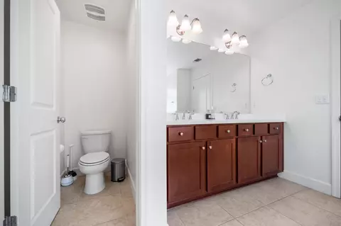 Entry Way - 563 Mesa Dr S, Madera, CA 93636 photo 10 of 11