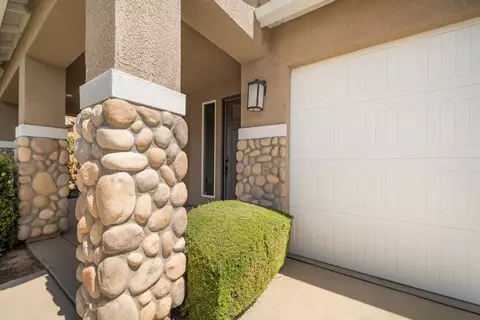 Exterior - 563 Mesa Dr S, Madera, CA 93636 photo 4 of 10