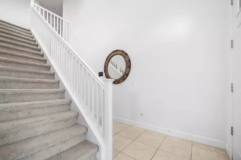 Entry Way - 563 Mesa Dr S, Madera, CA 93636 photo 6 of 11