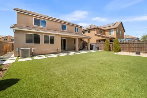 Exterior - 563 Mesa Dr S, Madera, CA 93636 photo 8 of 10