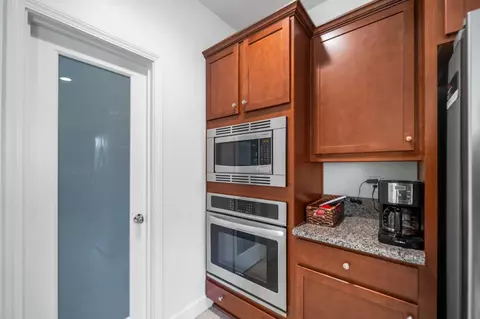 Kitchen - 563 Mesa Dr S, Madera, CA 93636 photo 4 of 5