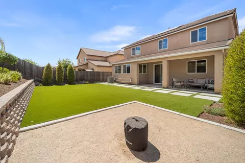 Exterior - 563 Mesa Dr S, Madera, CA 93636 photo 9 of 10